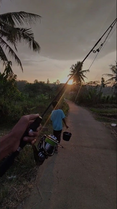 kecuali orang tuanya kaya raya