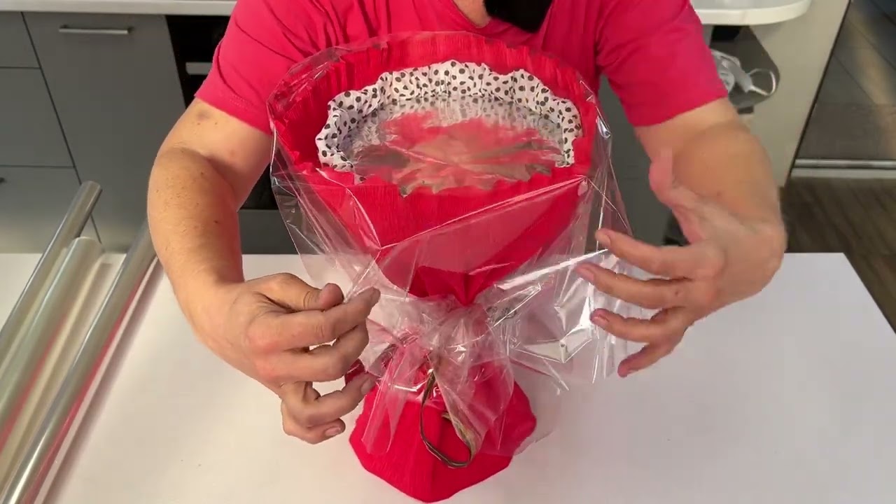 Як вкрити зефірний букет плівкою.