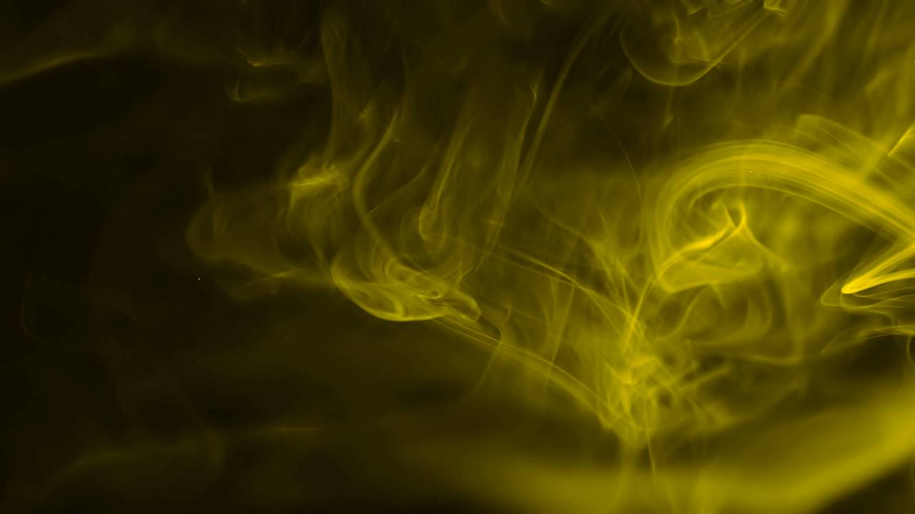 Щелкнешь золотой дымок запарит. Дым. Желтый дым. Зеленый дым. Желто зеленый дым.