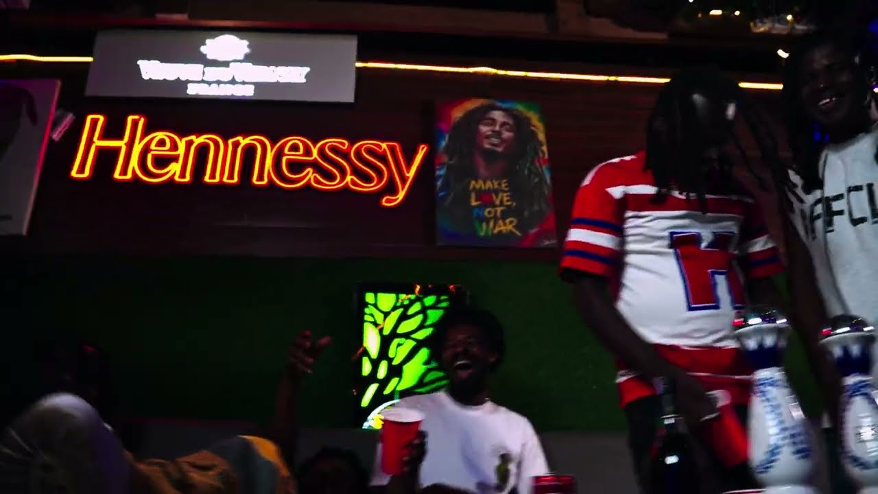 Obejrzyj Koo Ntakra - This Year (Ebefa) VISUALIZER - Directed By Zee Philms w YouTube Obejrzyj Koo Ntakra - This Year (Ebefa) VISUALIZER - Directed By Zee Philms w YouTube