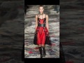 Alexander McQueen весна-лето 2017 – модные платья