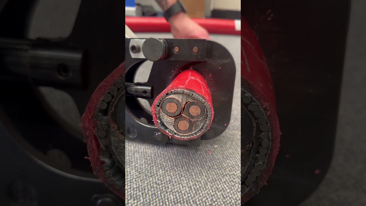 Hydralics cutting through steel wire armoured cable like butter! 🔥