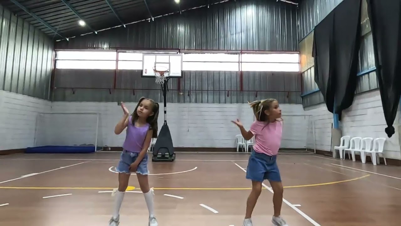 Coreografía inicial de niñas / Charly Black - Gyal You A Party Animal