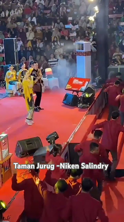 Niken salindry Taman Jurug dengan anggota nya bergoyang