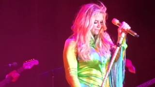 Kesha introduces "Boots and Boys" live at Harrah's Atlantic City