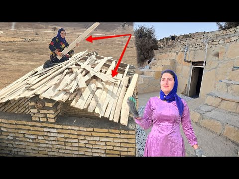 A Nomadic Lady S Amazing Carpentry Starting To Cover The Roof With Wood