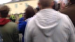 İngiliz Holiganlar Polise Saldırıyor