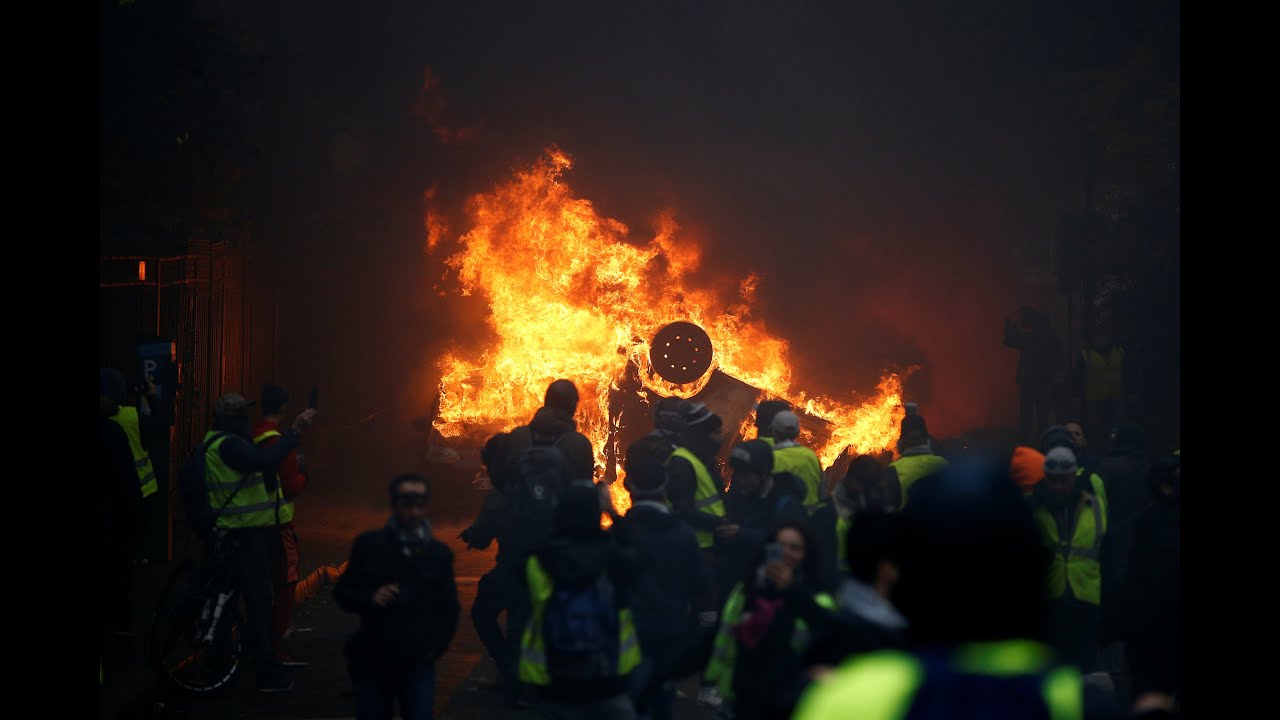 A Parigi la rabbia dei Gilet Gialli. Scontri e arresti