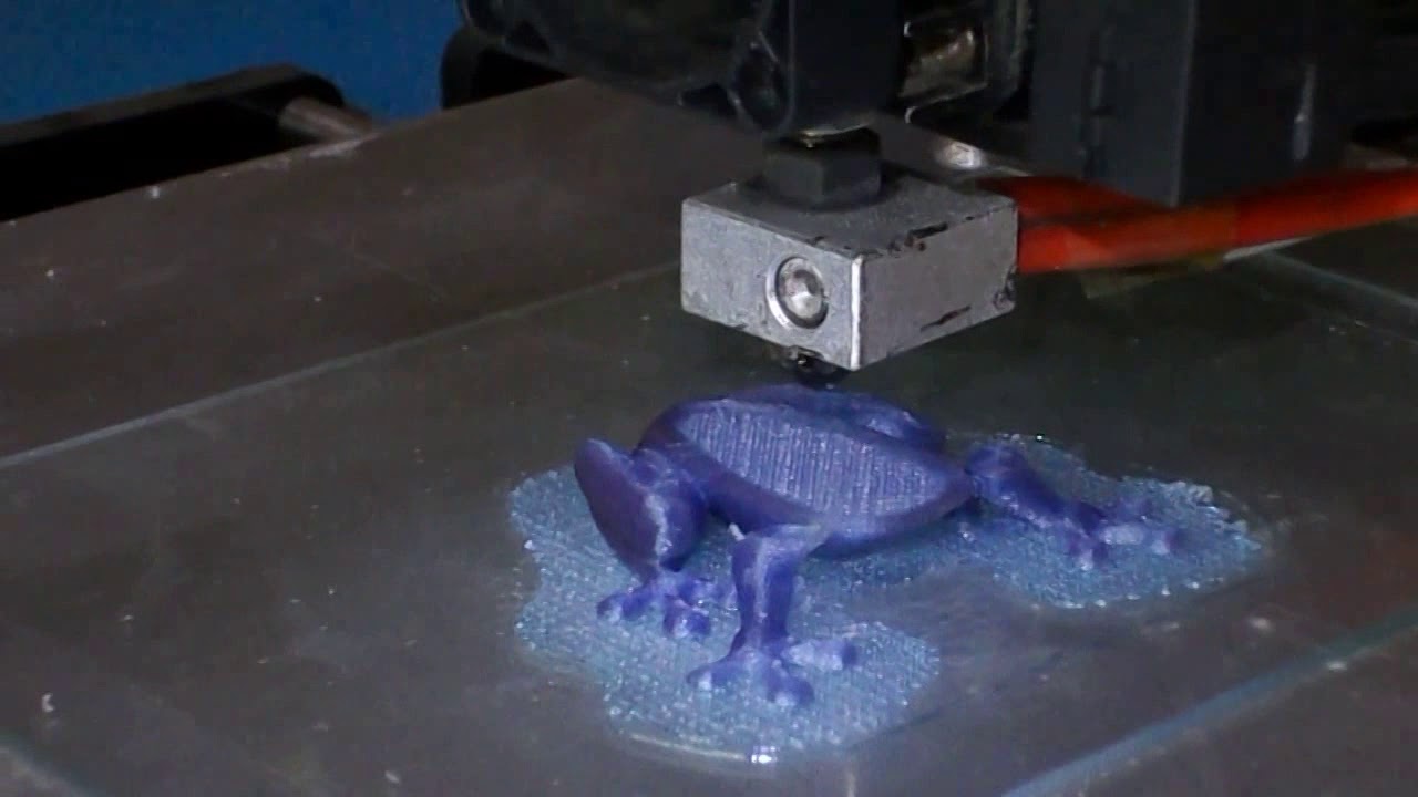 3D drukowanie zabki z filamentu produkcji domowej z butelek