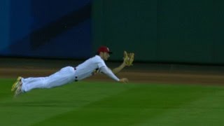 Grichuk robs Heyward, gets a tip of the cap