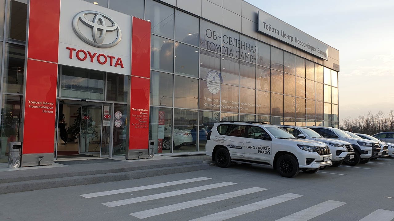 Зашел в автосалон Тойота. Шокирован реальными ценами на машины - YouTube