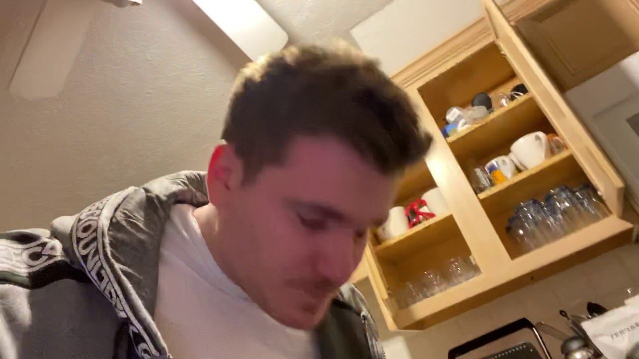 Sneezing Very Loud - Spotify: Karlhto - Sneeze - Sneezin' - sneeze loudly