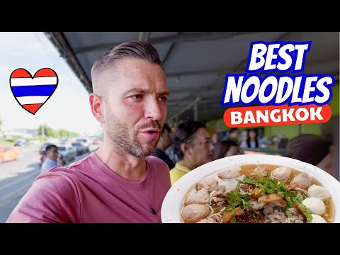 THE BEST TOM YUM YET? 🇹🇭 Must Try $1.50 GIANT MEATBALLS in Old Town Bangkok