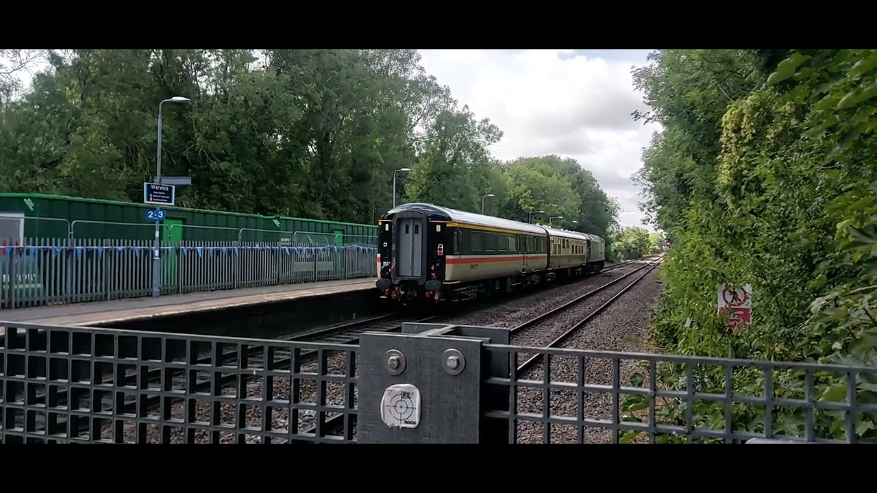 Diesel Class 47 D1924 through Warwick.