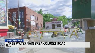 Large watermain break closes road in Troy