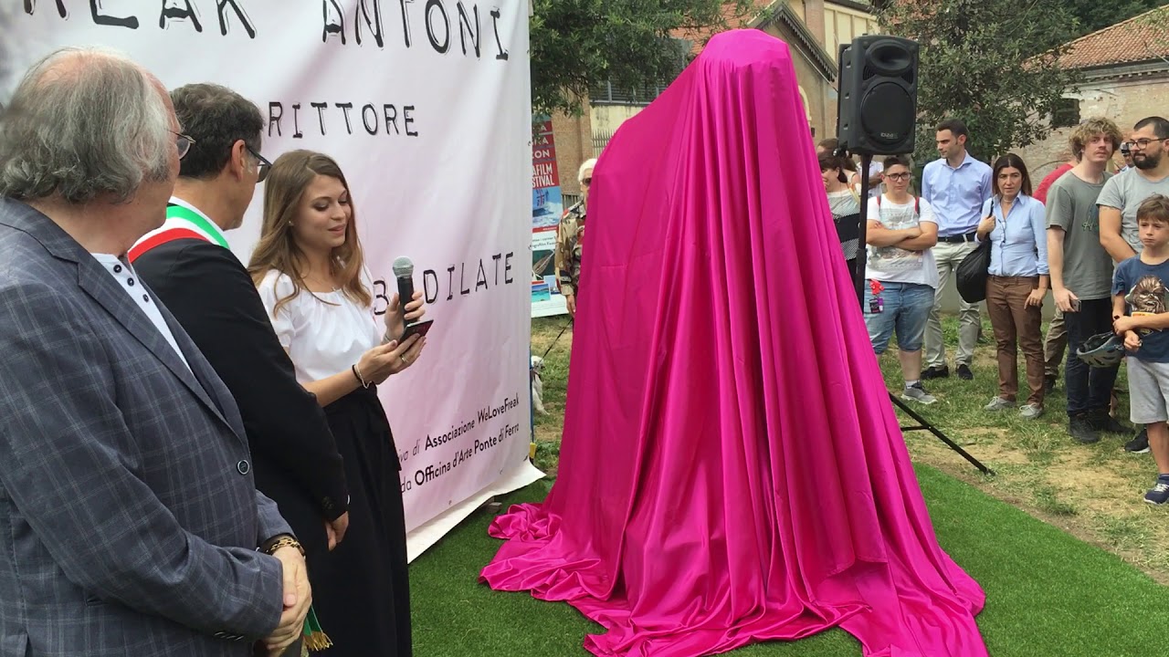 Inaugurazione statua di Roberto Freak Antoni