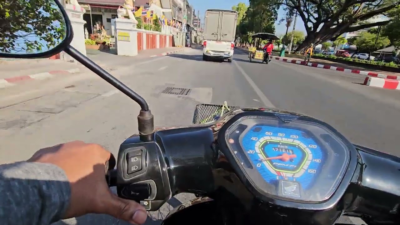 "แว๊นฮอนด้าดรีม ขับวนเที่ยวคูเมืองเชียงใหม่"