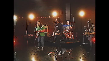 Violent Soho - Lying On The Floor (Official Video)