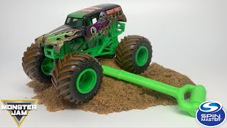 Monster Jam Monster Dirt Grave Digger Kinetic Sand 6044986 Deluxe Set