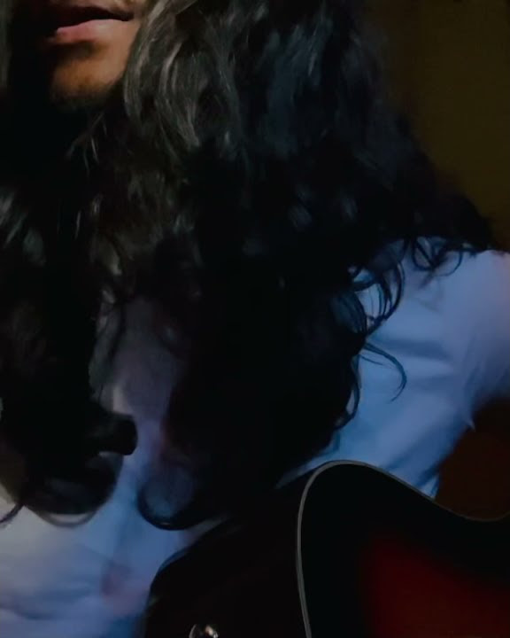 “Dheevaana Vey Moosun” short cover by Ayyu.