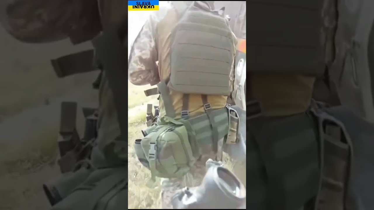 Ukrainian 🇺🇦 Armoured Personnel Carrier (APC) under Attack from the Russian Army 🇷🇺