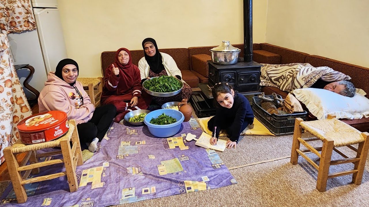 طبخات شتوية على صوبيا الحطب🔥برق وبرد ومطر⛈️أجواء عائلية دافئة❤️🔥