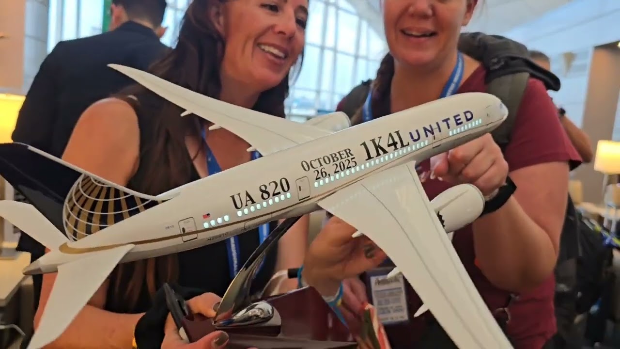 Первый рейс в Бангкок United Airlines