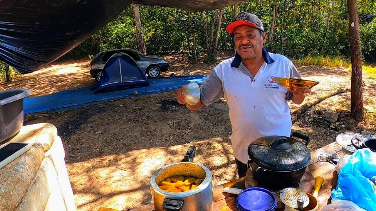 Fui pescar sozinho so eu e Deus antes só que mal Acompanhado