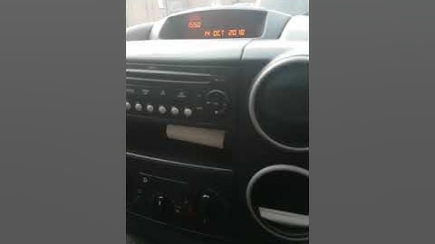 Setting clock and date in Peugeot Partner 2009