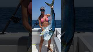 The colors on this fish 🤩 #fishingwithluiza #fishing #mahi #goodvibes