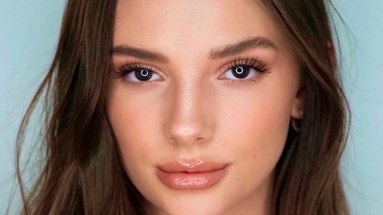 Alexis Griswold Stuns in Beachside Bikini Snaps showcasing her Radiant
