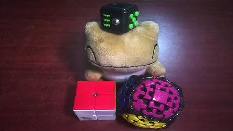 [ASMR] ~Cubes of sounds~ Gear ball, Fidget cube and 2x2 tapping, turning and solving (No talking)