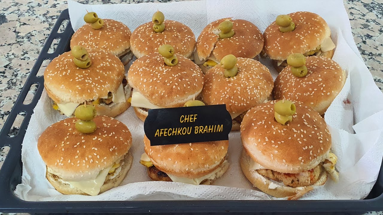 برجر دجاج بطريقه احترافيه وطعم مميز مشبع وغادي يعجبكوم Chicken Burger