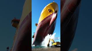 explores ocean mysteries😥 #peacefulwaves #deepsea #naturepower #ocean