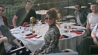 Beautiful player Neslihan Atagül shared new images with her friends at the table