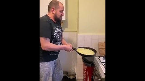 como dar vuelta a la tortilla de patata, whatsapp videos de risa graciosos