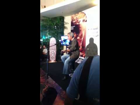 Iwan Fals - Batas tak berbatas @ Film Batas Gala Premier