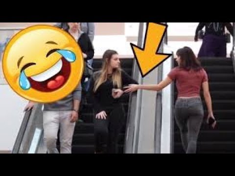كاميرا خفية أجنبية مقلب لمس الناس في المصعد مقالب مضحكة جدا