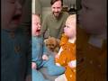 喧嘩する赤ちゃん達👶犬はどうしていいか分からず固まってしまう。。。#dog #baby #cute #funny #shorts #shortvideo #赤ちゃん