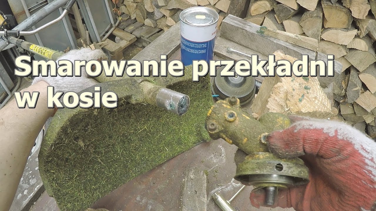 Smarowanie przekładni kątowej w kosie spalinowej/ Greasing the head on a whipper snipper