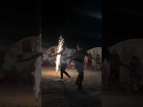 29 Ekim kutlamalarında çocuklar Hatay'da zeybek oynadı