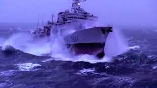 Ships In Monster Waves Storms - Huge Dangerous Ocean Waters - High Seas