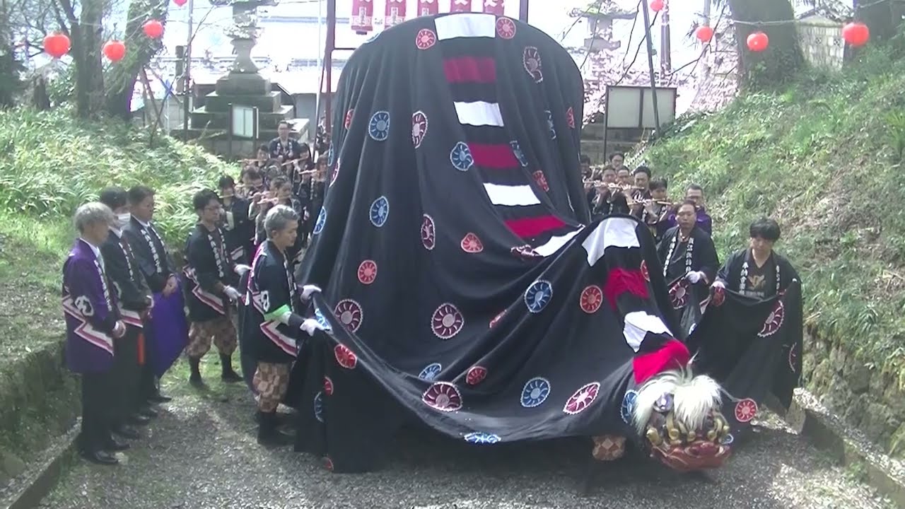 令和6年4月6日　飯沼諏訪神社奉納音楽獅子舞　大門先