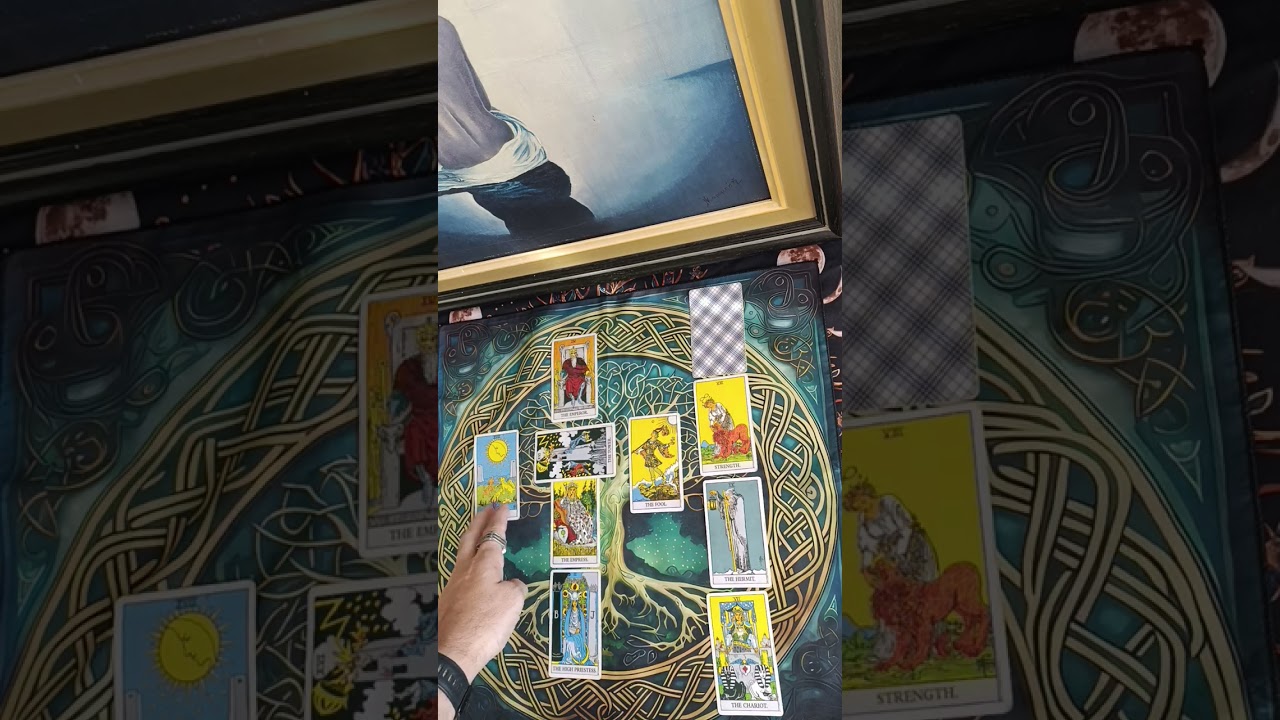 Θα επικοινωνήσει?θα στείλει μνμ???θα γυρίσει??❤️♥️#tarot #viralvideos #tarotreading #fyp #viralvideo