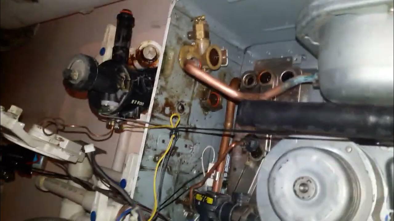 Как снять теплообменник с газового котла ринай Риннай Rinnai В разборе ради замены вторичного теплообменника ГВС - YouTube