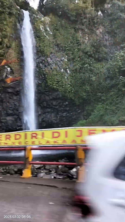 Suasana Objek Wisata Air Terjun Lembah Anai, Sumatera Barat