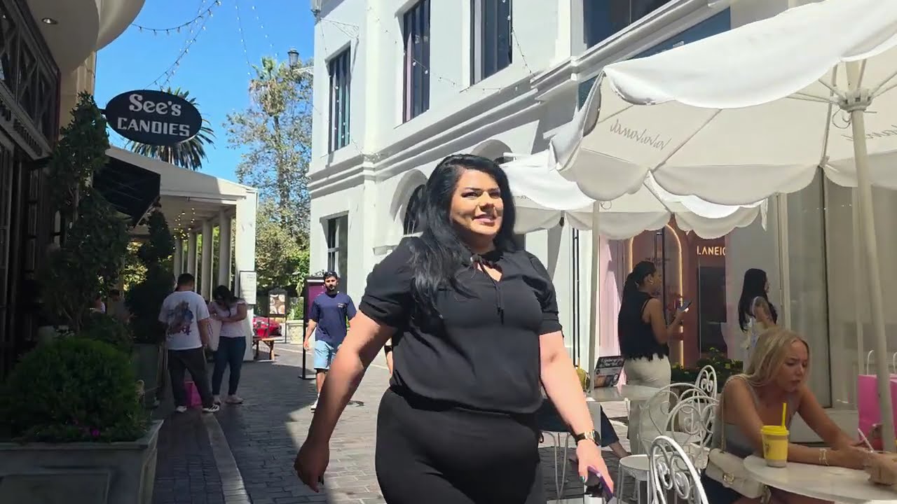 The Grove Mall Walk: Shopping and Exploring LA’s Iconic Outdoor Center