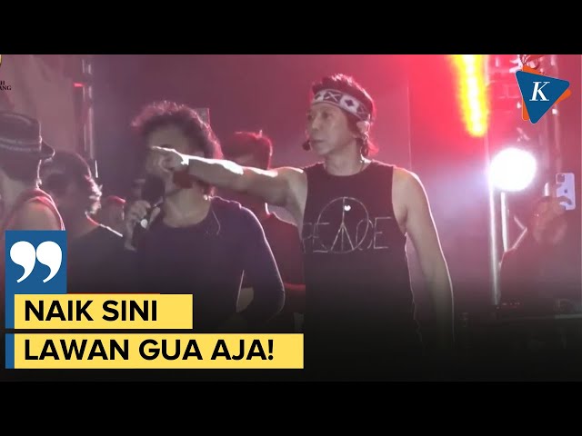 Momen Bimbim Slank Tantang Penonton yang Bikin Ricuh Konser: Naik Sini, Lawan Gua Aja! class=