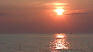 Sunrise over Lake Michigan
Quick catch of a summer sunrise over Lake Michigan from the Milwaukee Lakefront. 4-Aug-2018. Sunrise over Lake Michigan