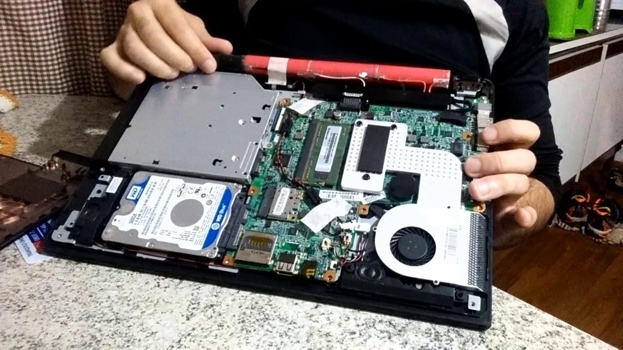 Limpeza interna em notebook - Manutenção de Computadores